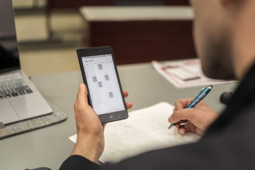 Kingrow K1 — странный и дорогой смартфон с экраном E Ink - изображение обложка