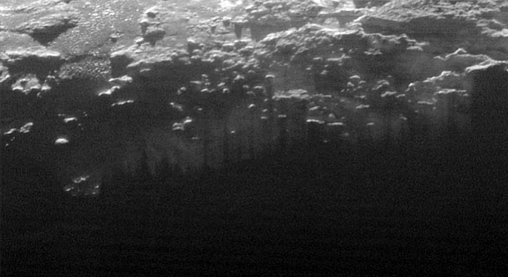 Зонд New Horizons сфотографировал закат на Плутоне - фото 2