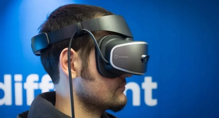 Lenovo показала шлем виртуальной реальности дешевле 400 долларов - фото 1