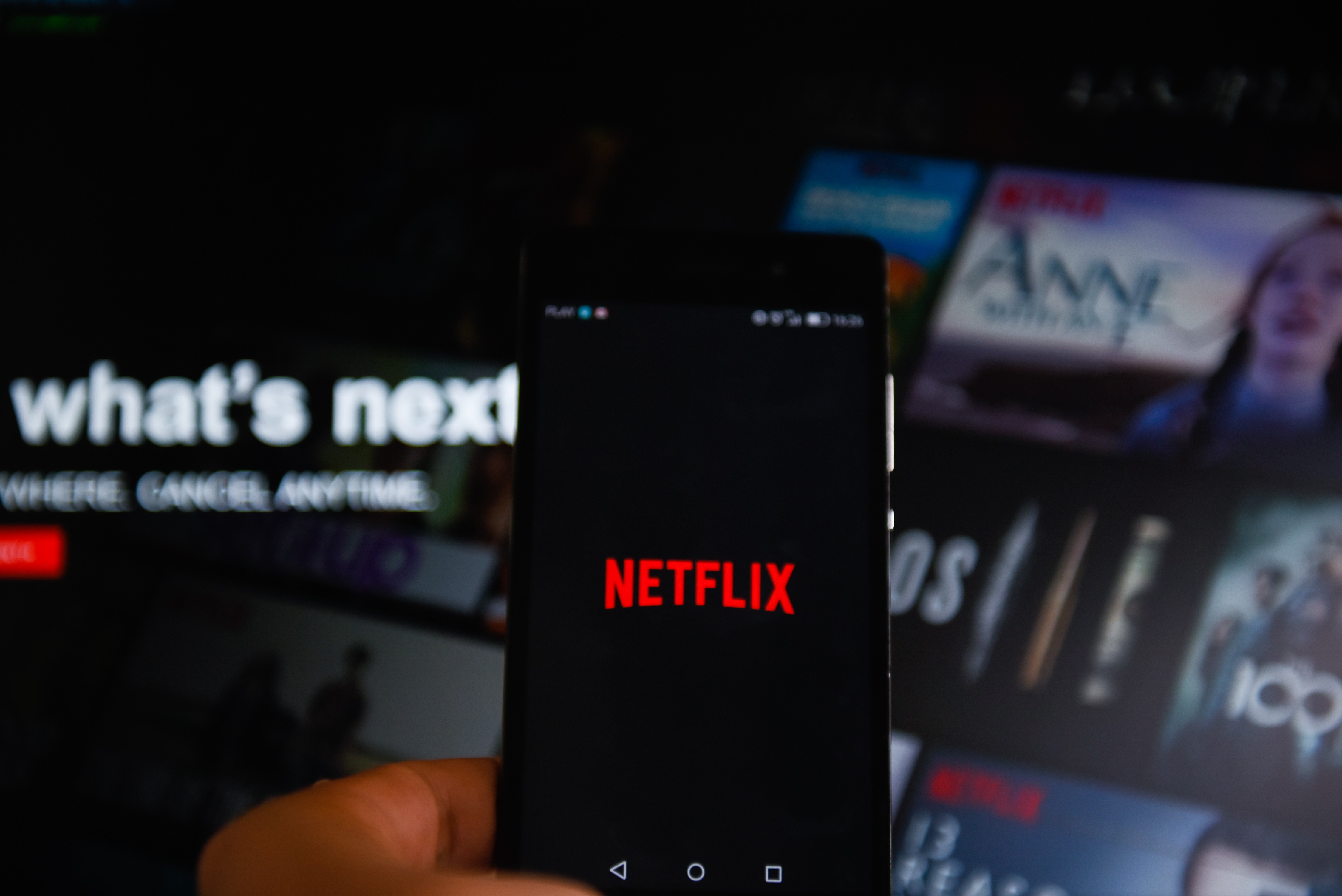 Самым популярным стриминг-сервисом карантина среди взрослых США стал Netflix - изображение обложка