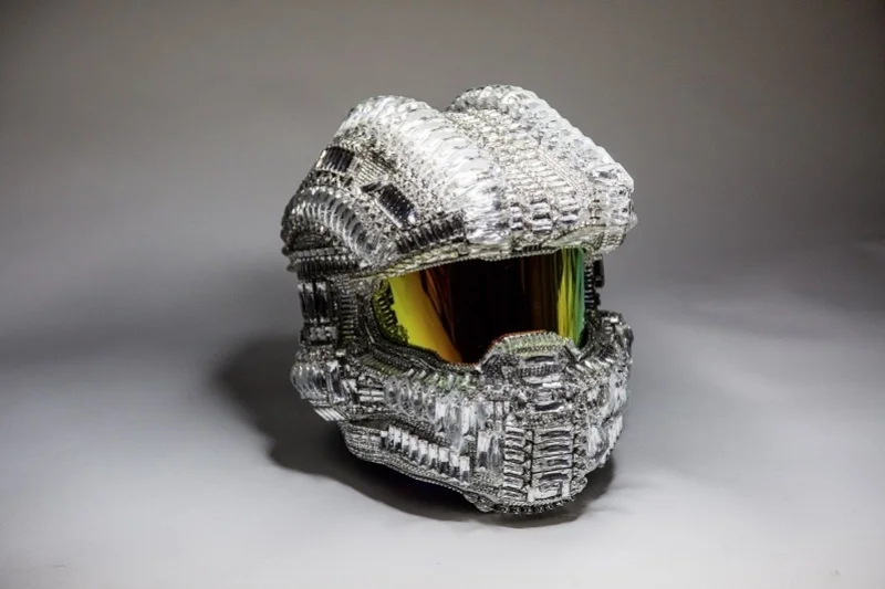 Шлем Мастера Чифа с драгоценными камнями купили за 34 300 долларов - фото 1