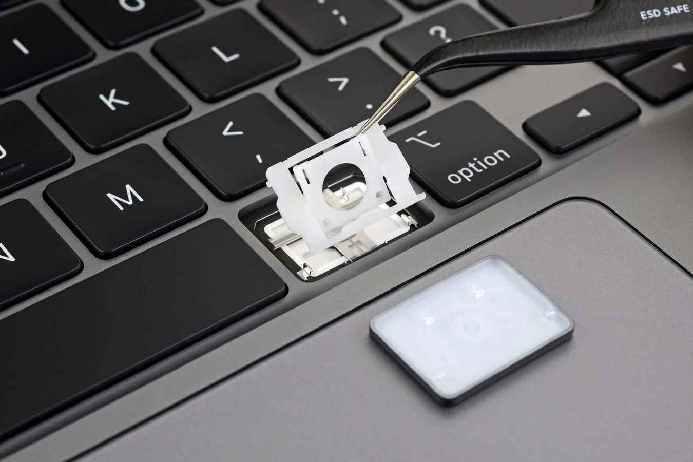 Эксперты iFixit оценили новую клавиатуру 16-дюймового MacBook Pro - фото 2