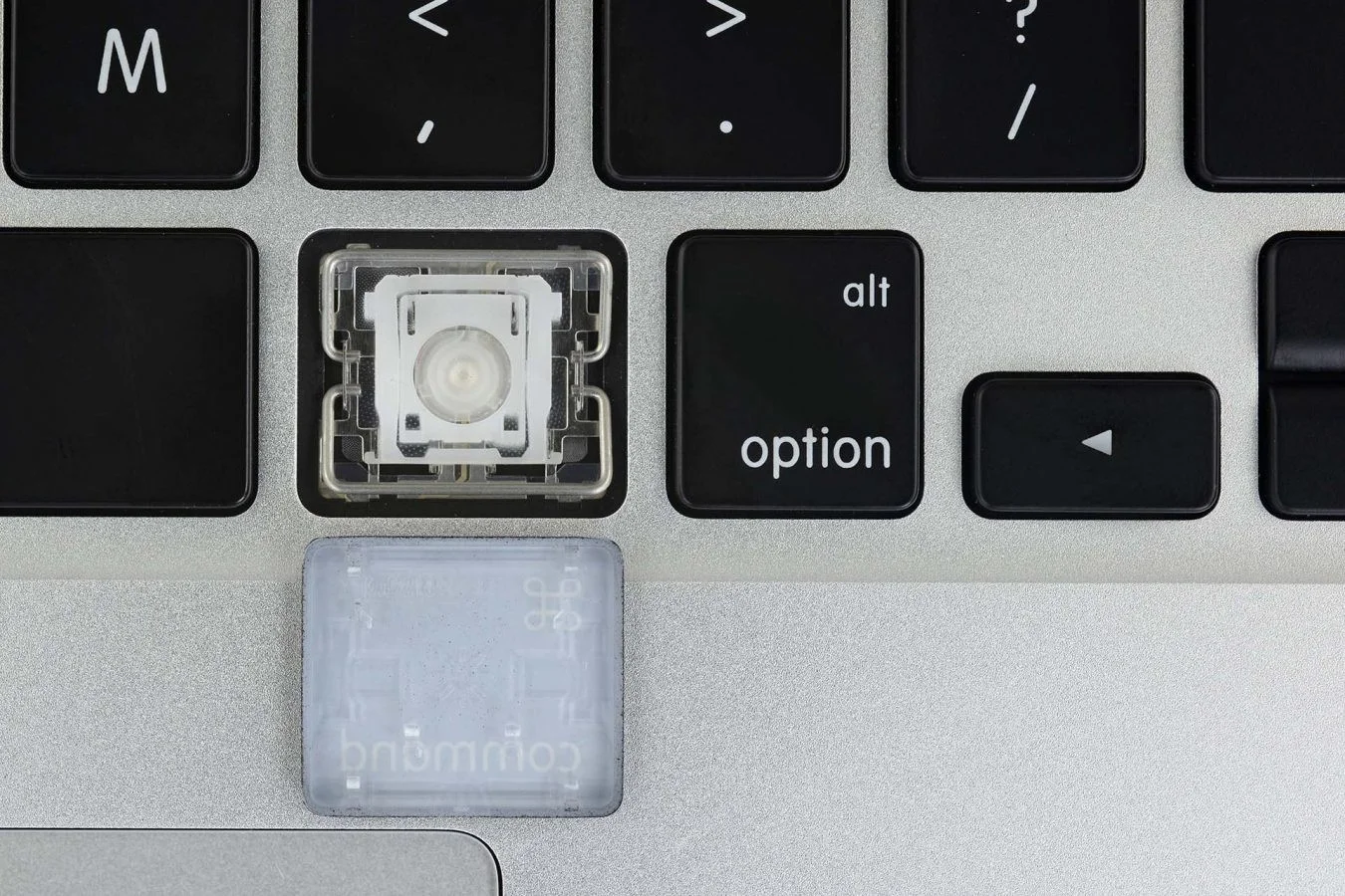 Эксперты iFixit оценили новую клавиатуру 16-дюймового MacBook Pro - фото 5