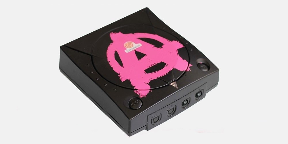 Bethesda собрала мини-компьютер в корпусе от Dreamcast для RAGE 2 - изображение обложка