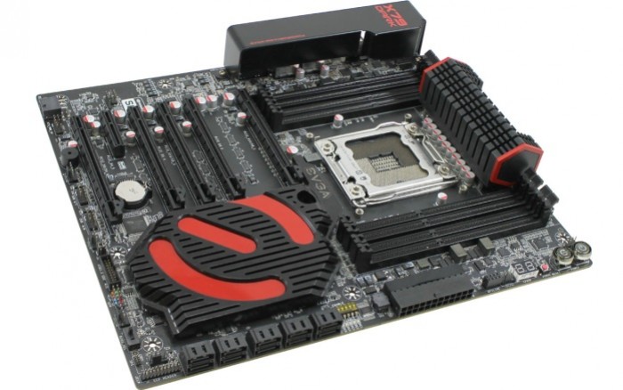 EVGA начала продажи системной платы X79 Dark - изображение обложка