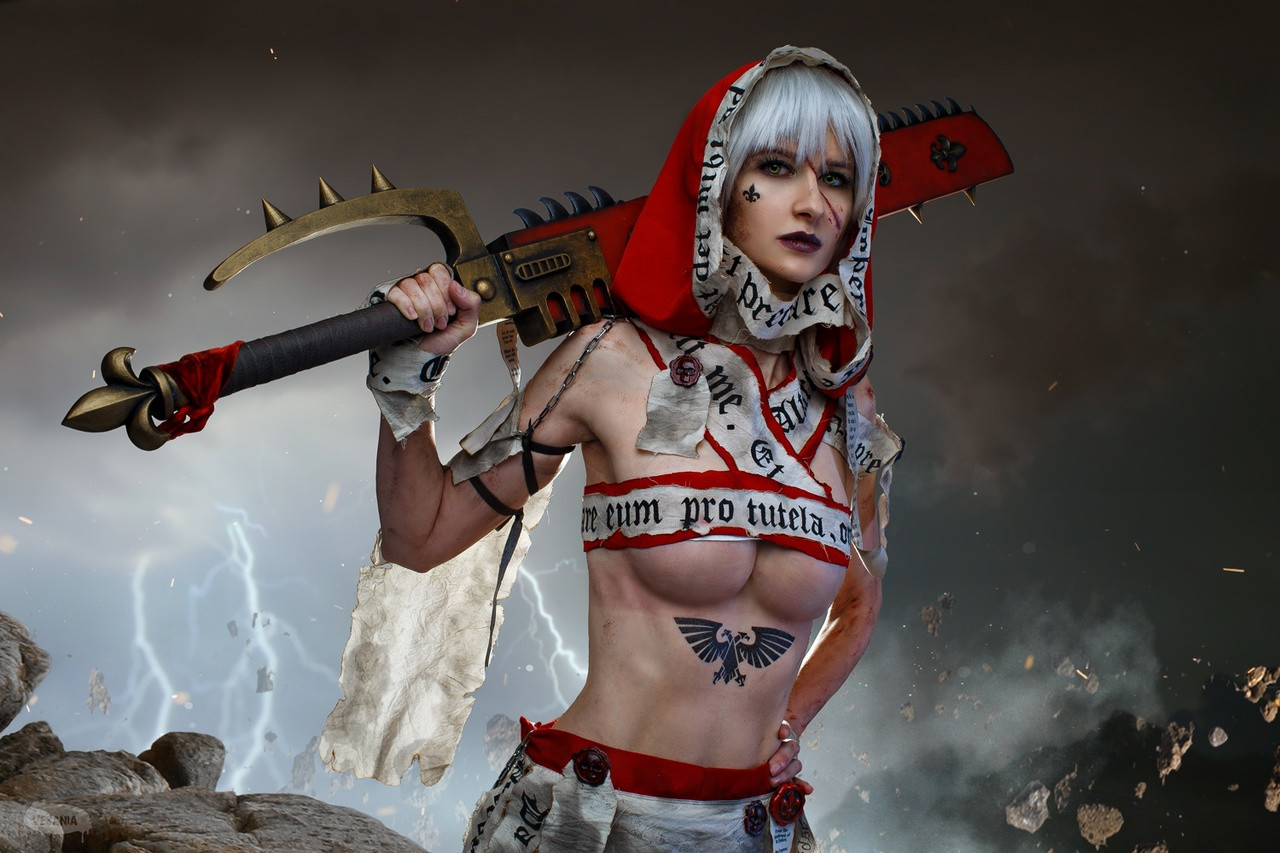 Косплеер показала потрясающую Сестру-репентию из Warhammer 40k - изображение обложка