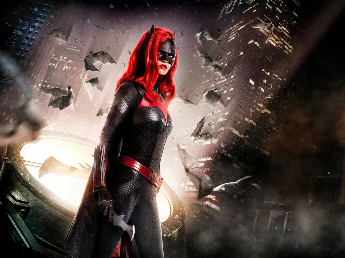Канал The CW показал новую ведущую актрису «Бэтвумен» в образе - фото 3