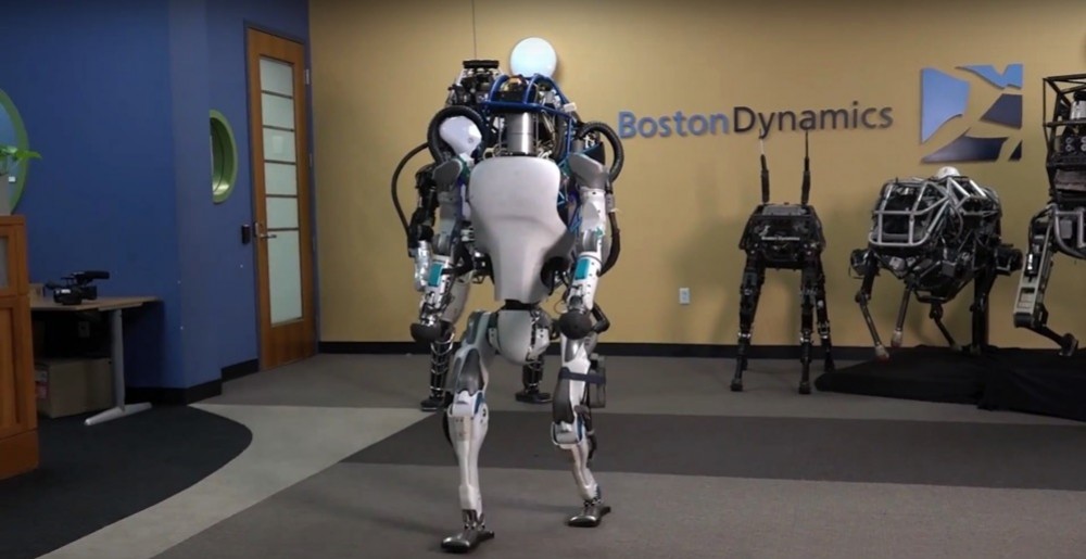 Boston Dynamics показала обновленного робота Atlas - изображение обложка