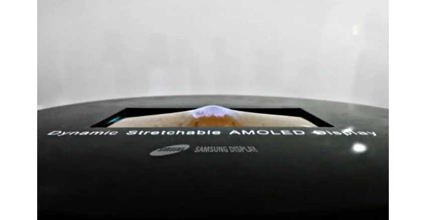 Samsung показала растягивающийся дисплей - фото 1