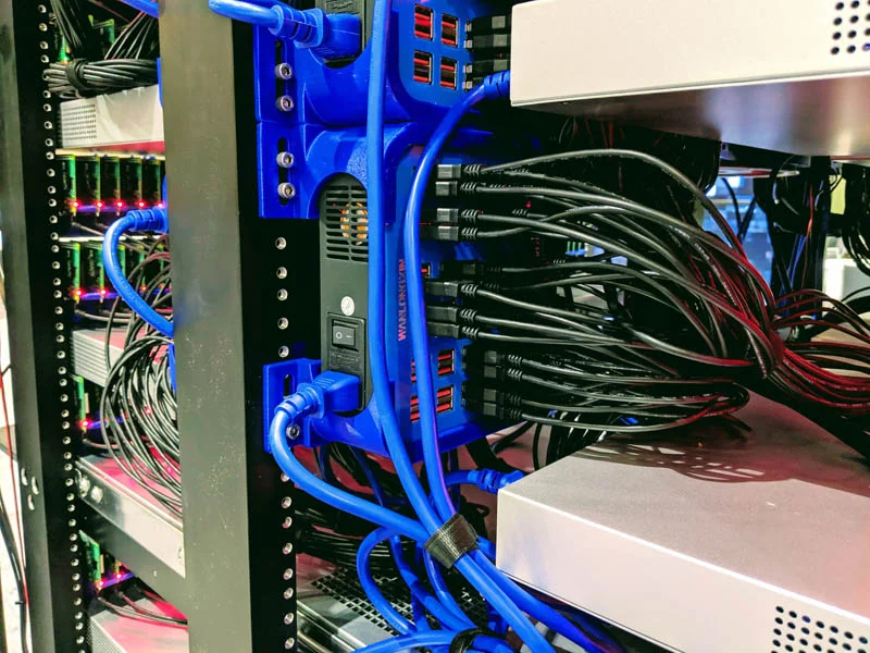 Oracle построила суперкомпьютер из 1060 Raspberry Pi 3 B+ - фото 1