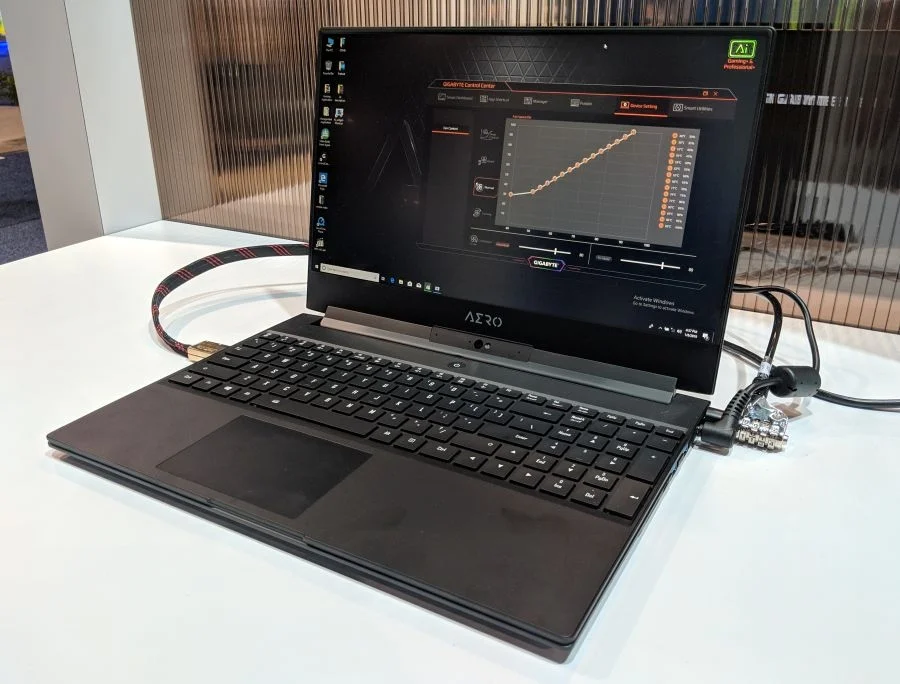 Gigabyte представила первый в мире ноутбук с искусственным интеллектом - фото 1