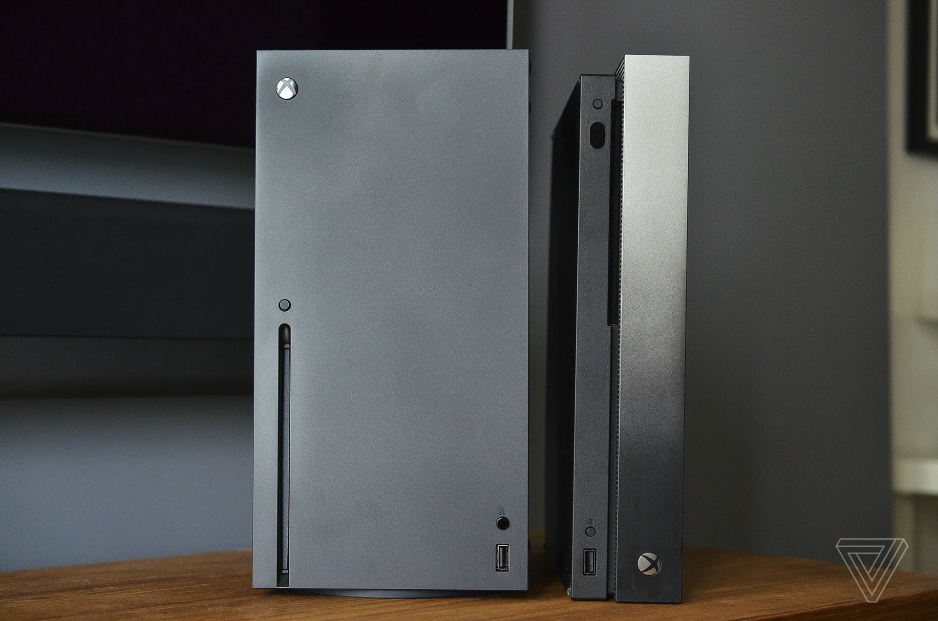 Живые фотографии Xbox Series S и Xbox Series X, и сравнение с Xbox One X, Xbox One S и PS4 Pro - фото 2