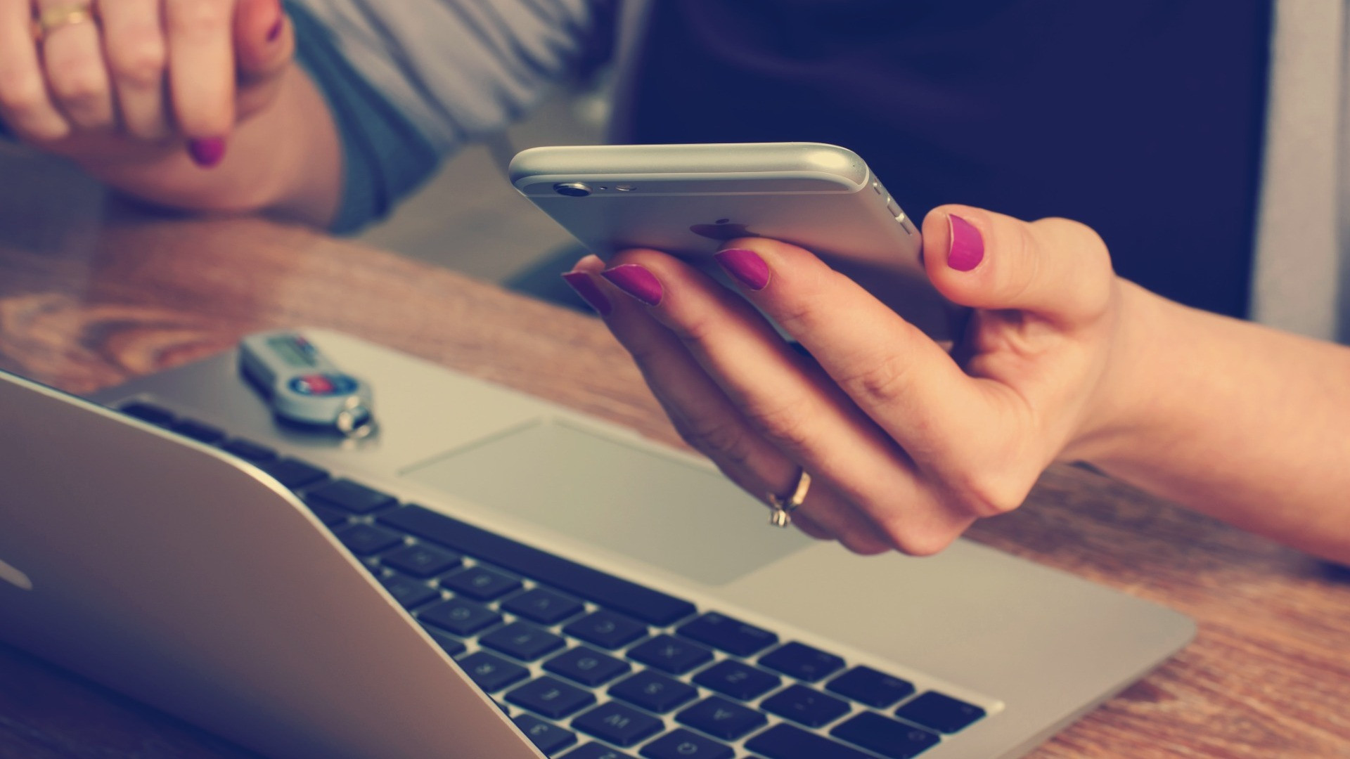Приложение Сбербанка снова появилось в App Store - изображение обложка