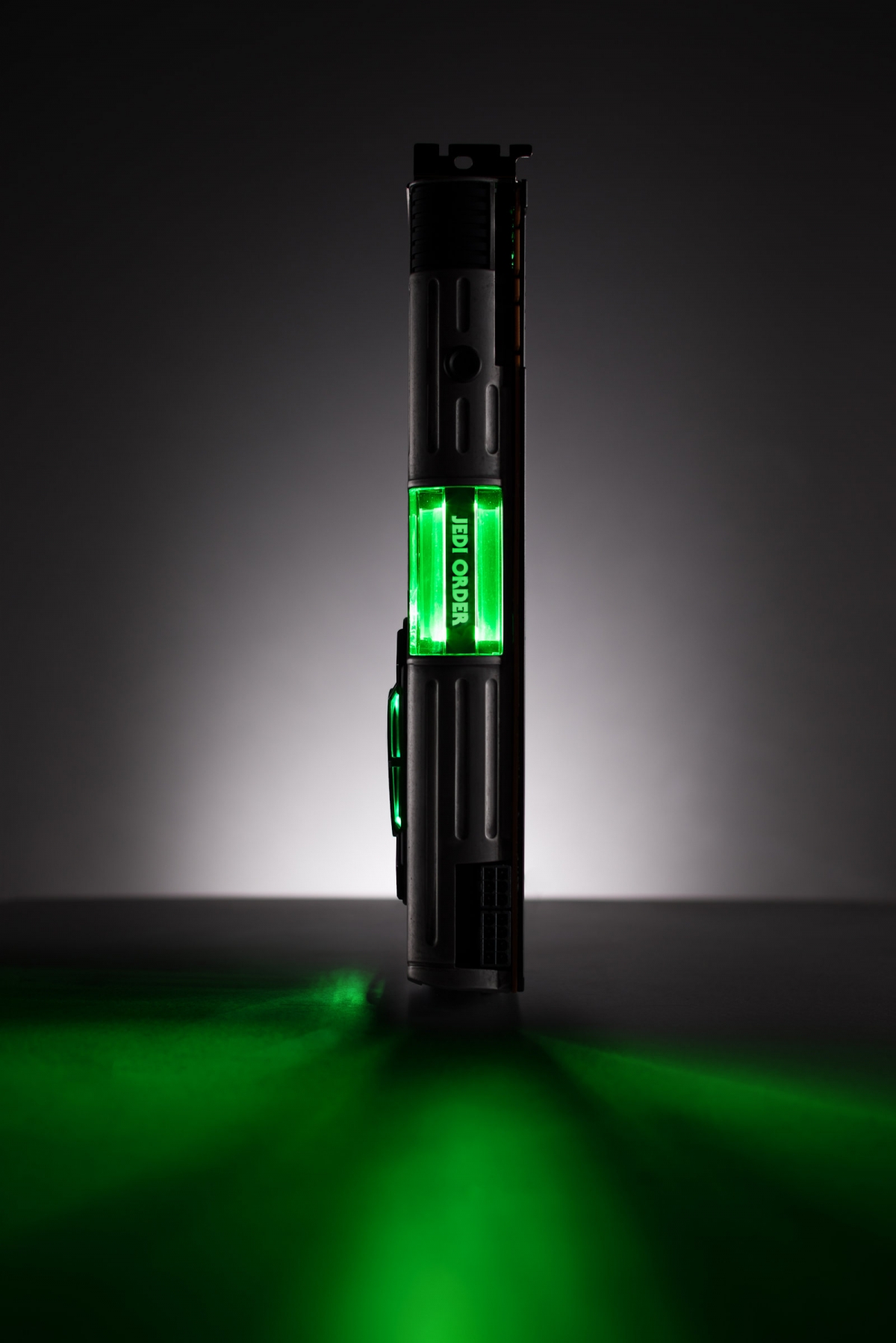 NVIDIA представила видеокарты Titan Xp Star Wars Edition - фото 3