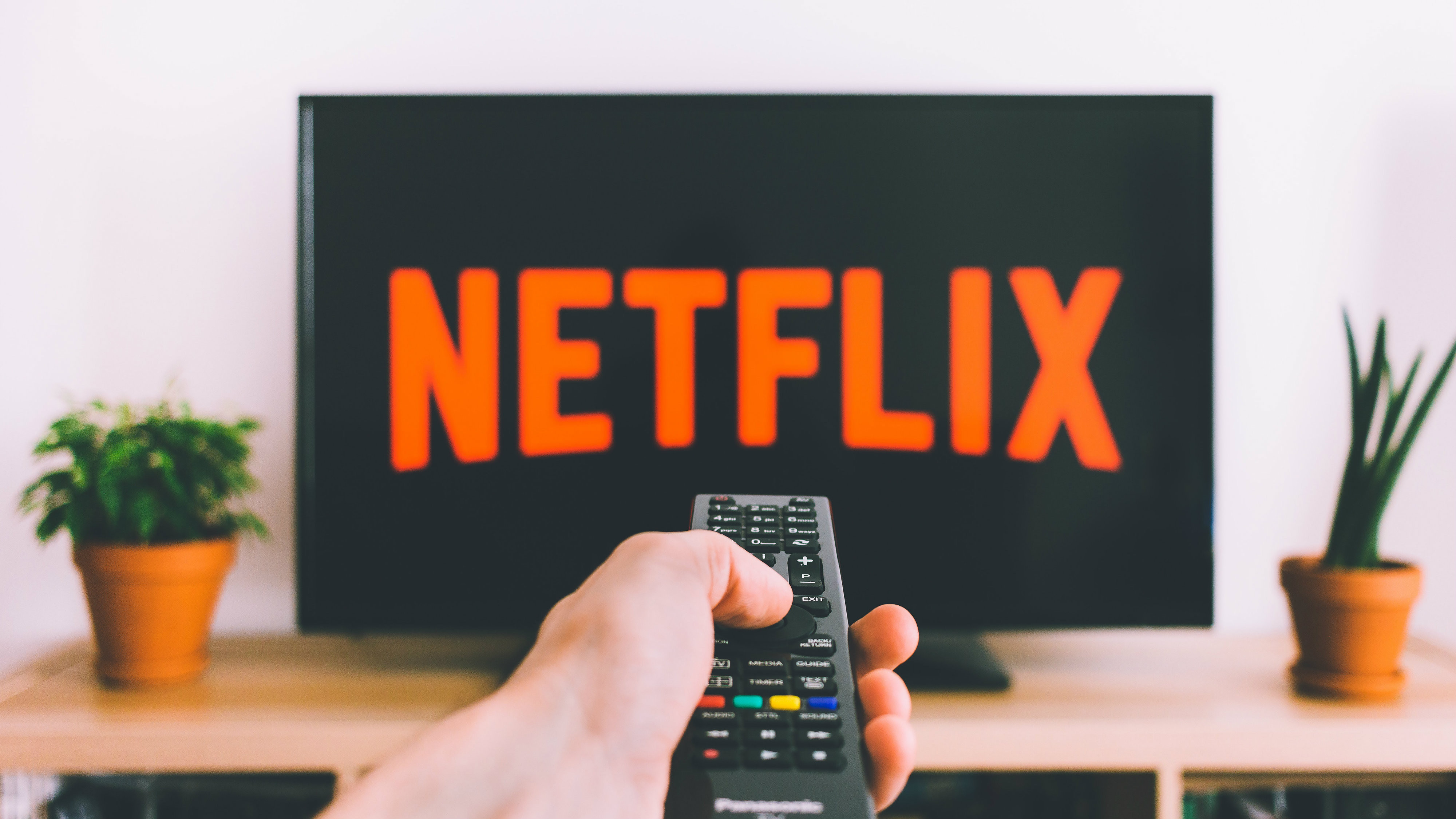 C 15 октября Netflix в России перейдёт на оплату в рублях - изображение обложка