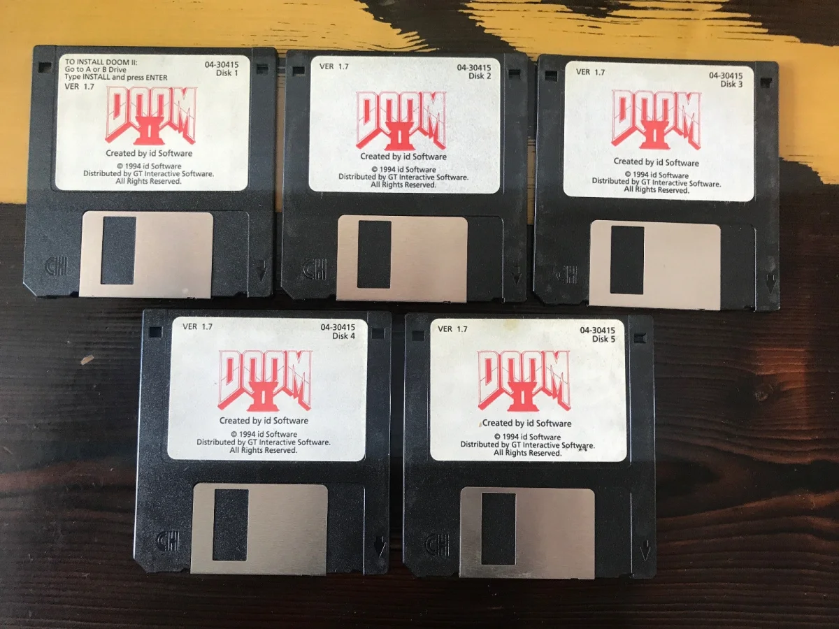 Джон Ромеро продает дискеты с Doom 2 - фото 3