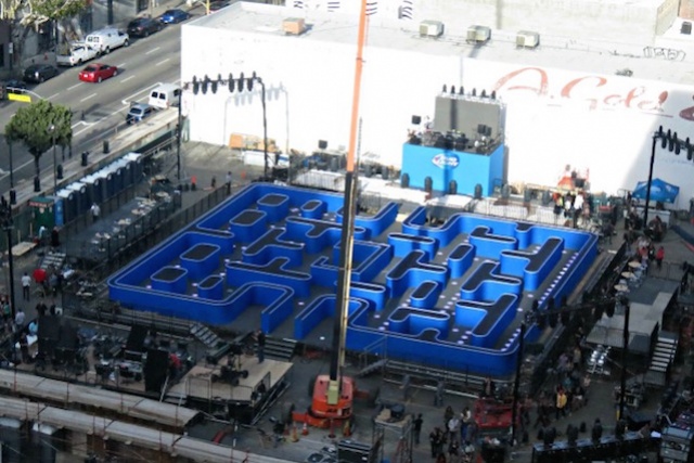 В Лос-Анджелесе построили лабиринт из Pac-Man - фото 1