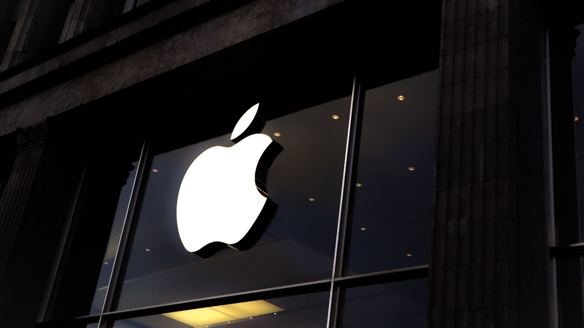Apple по-прежнему должна выплатить штраф на 906,3 млн рублей - изображение обложка