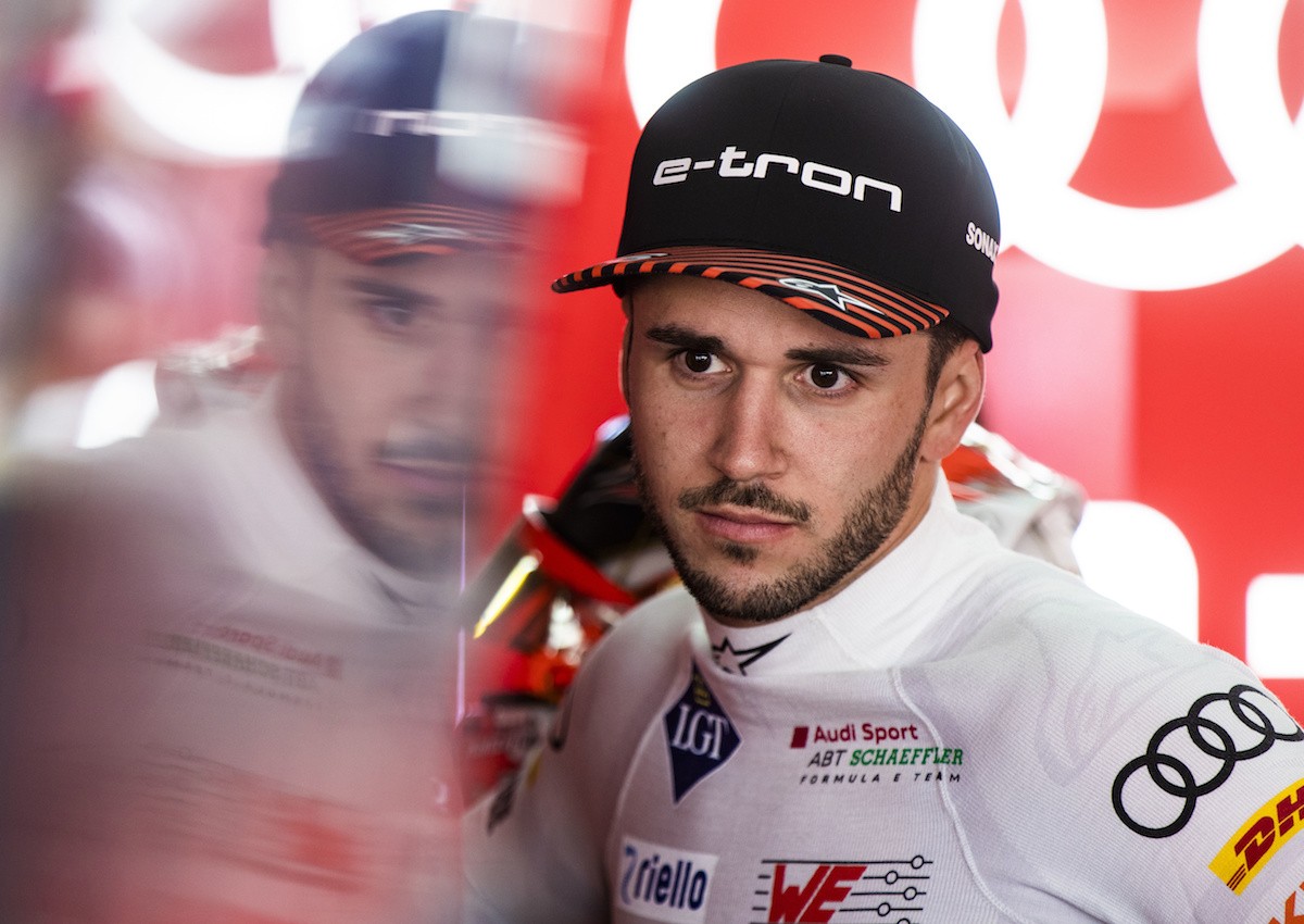 Пилот Formula E выставил вместо себя геймера на виртуальном турнире - изображение обложка