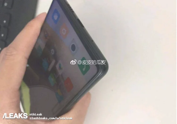 Появились живые фото смартфона Xiaomi Mi Mix 3 - фото 3