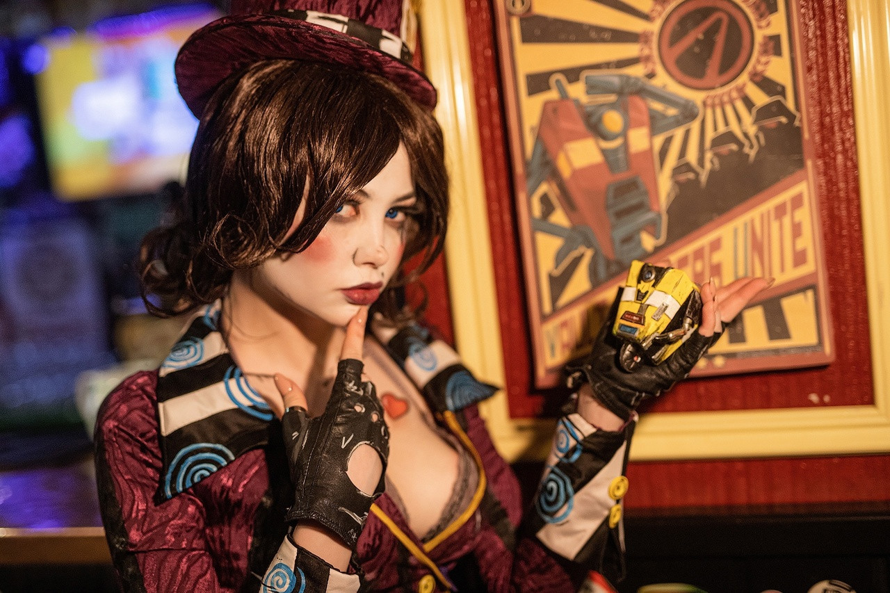 «Я наслаждаюсь, причиняя боль»: косплей задорной Мокси из серии Borderlands - изображение обложка