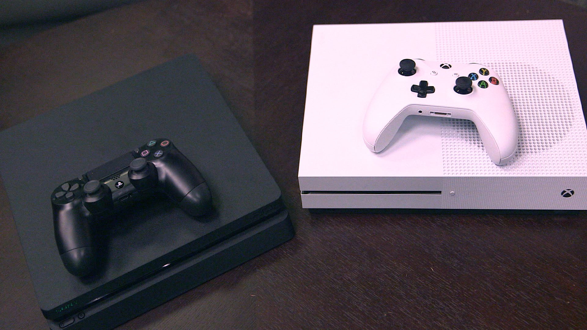 Общий тираж Xbox One оказался в два раза меньше общего тиража PS4 - изображение обложка