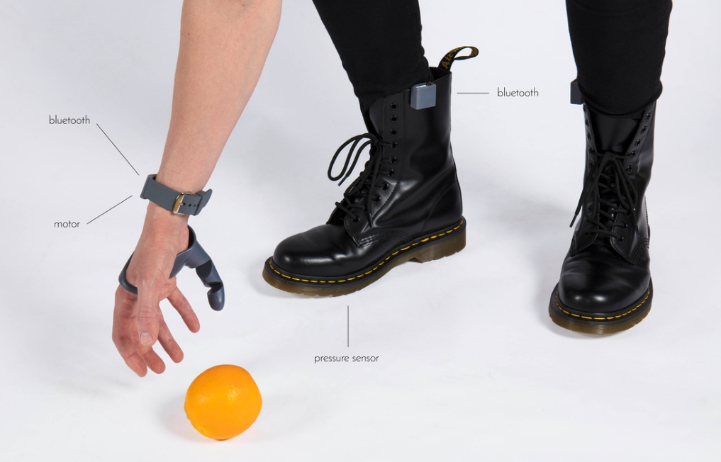 Дизайнер разработала протез шестого пальца - фото 1