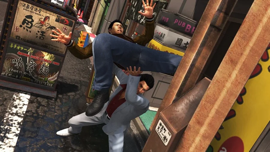 На новых скриншотах из Yakuza 6 главный герой демонстрирует навыки рукопашного боя - фото 3