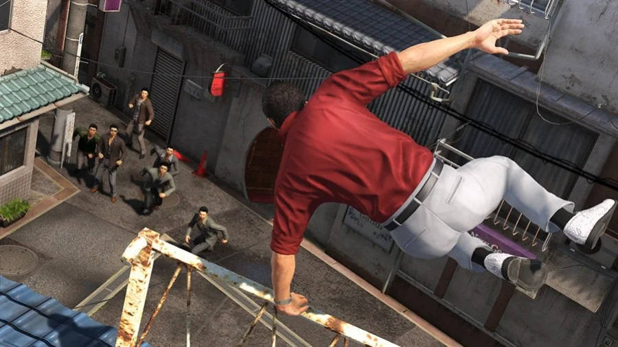На новых скриншотах из Yakuza 6 главный герой демонстрирует навыки рукопашного боя - фото 6