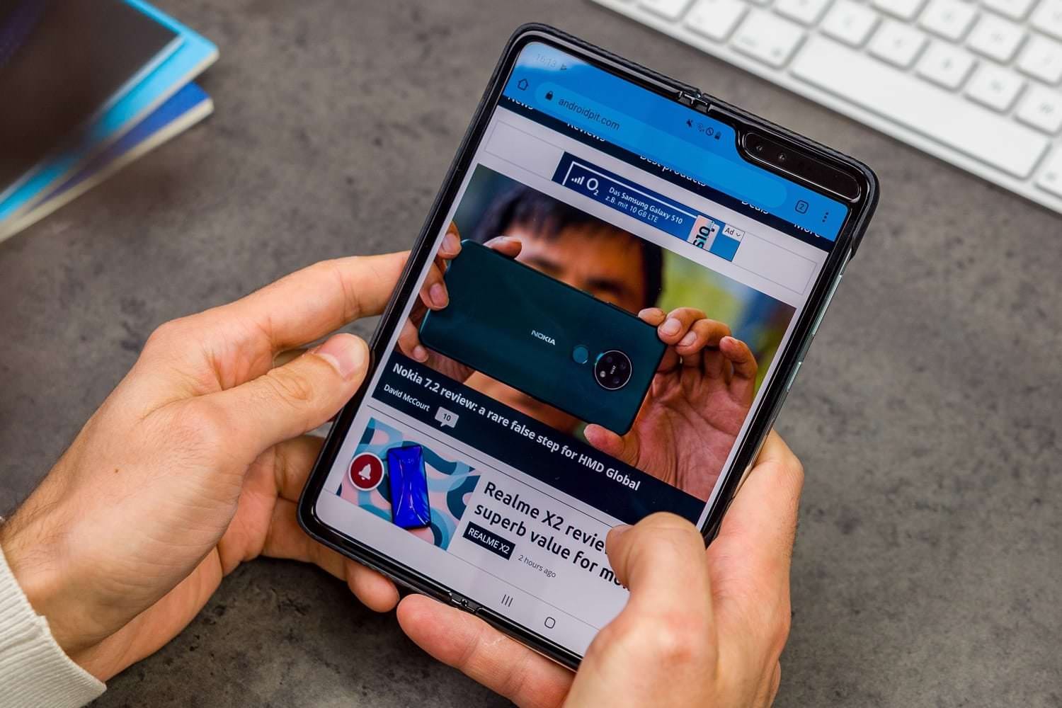 СМИ: Samsung Galaxy Fold 2 будет стоить дешевле первой версии - изображение обложка