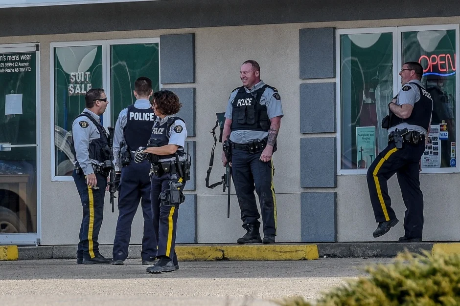Канадская полиция забрала в участок косплеера в костюме по Fallout: New Vegas - фото 4