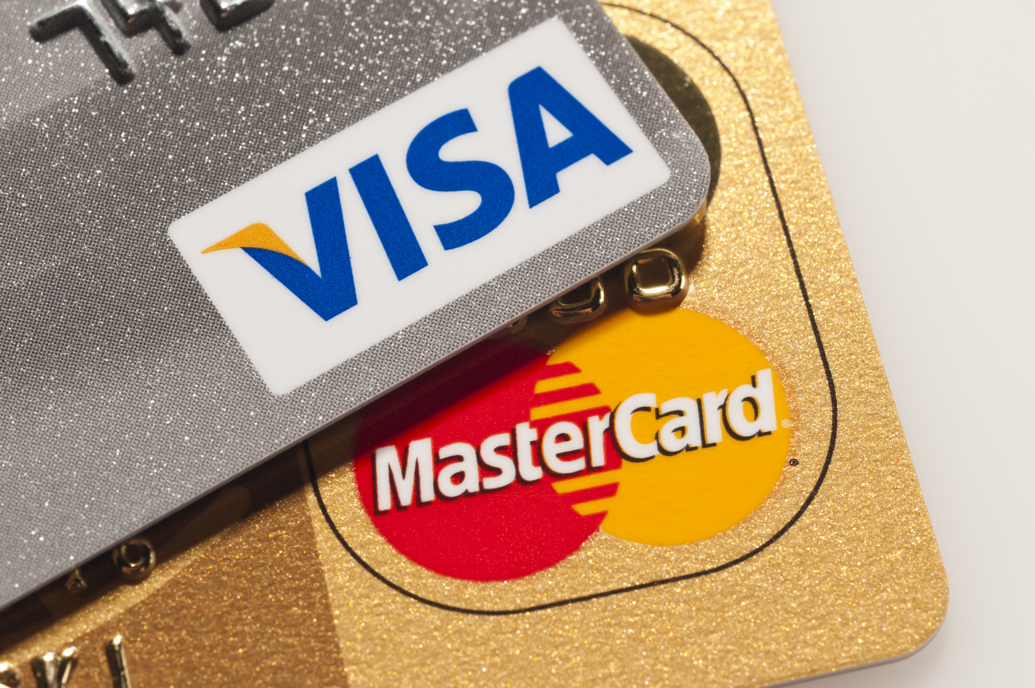 Visa и Mastercard приостанавливают работу в России - изображение обложка
