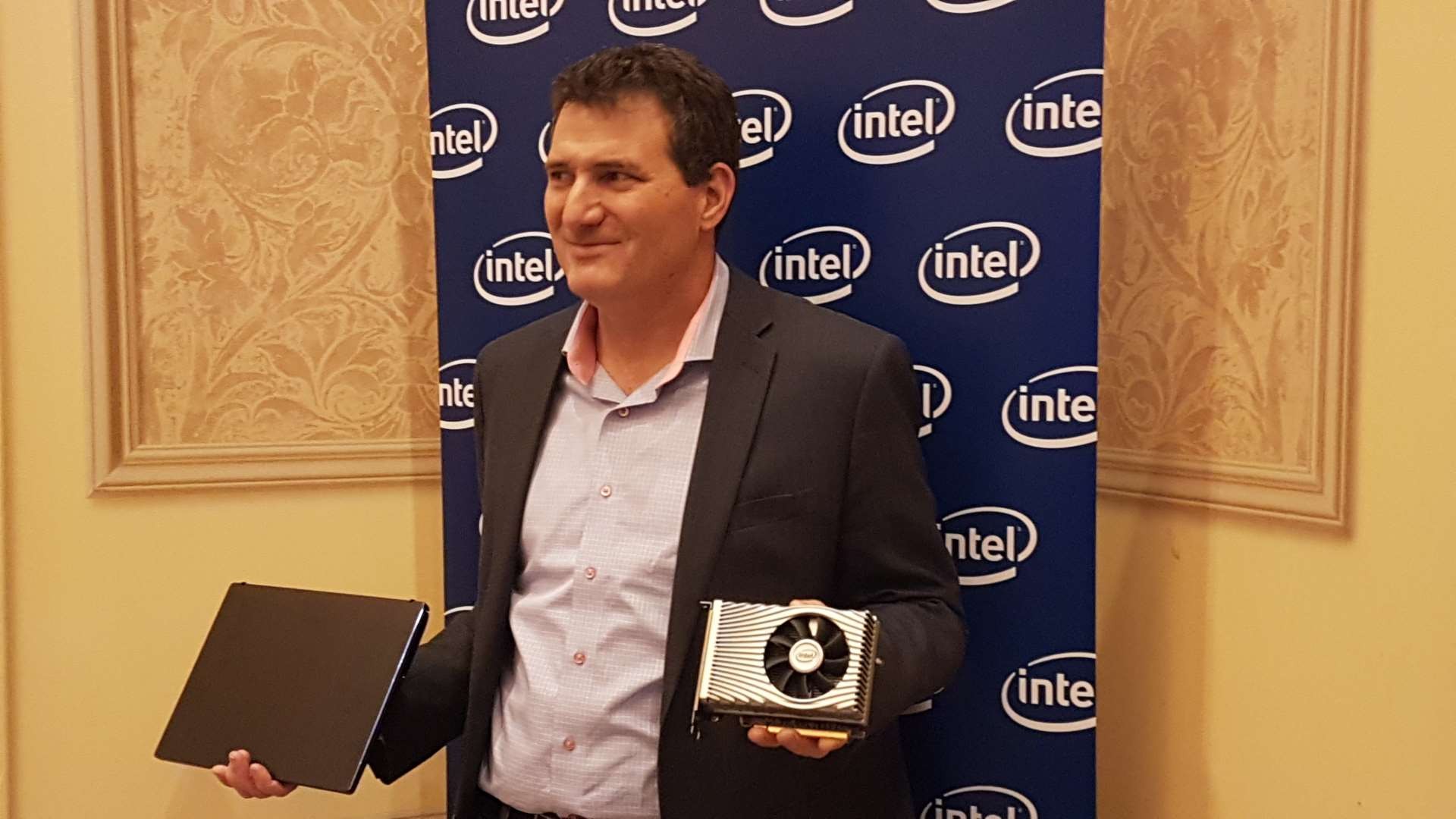 Intel начала отгрузку видеокарт DG1 разработчикам - изображение обложка