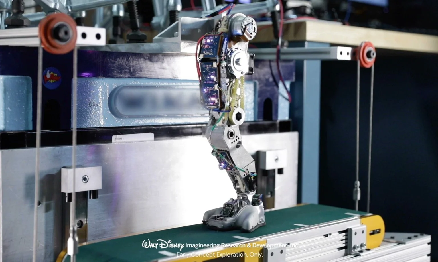 Инженеры Disney создали реалистичного робота-Грута, который умеет ходить - фото 3