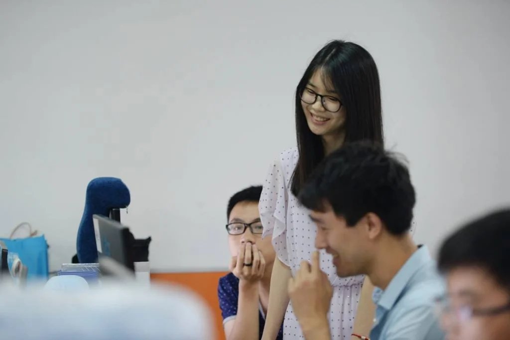 В Китае появились «чирлидеры для программистов» - фото 2