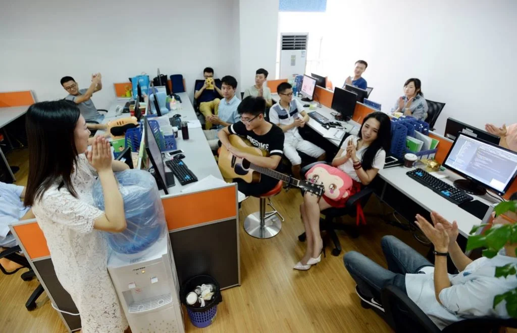 В Китае появились «чирлидеры для программистов» - фото 4