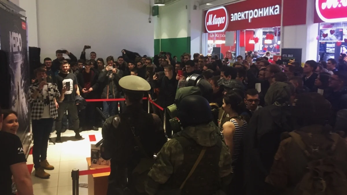 За Metro: Exodus в Москве выстроилась огромная очередь - фото 2