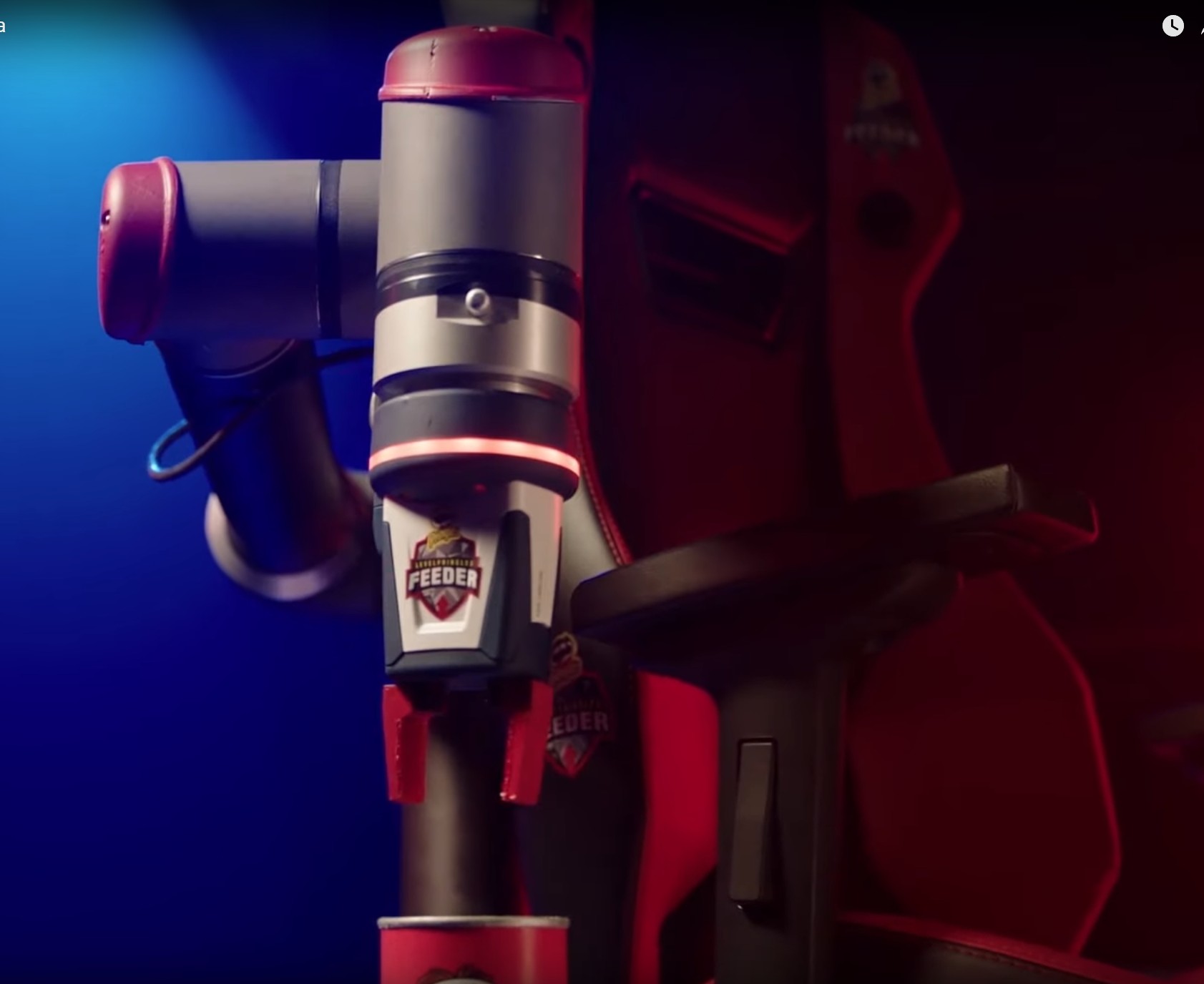 Вся информация о странном кресле Pringles с робо-рукой - изображение обложка