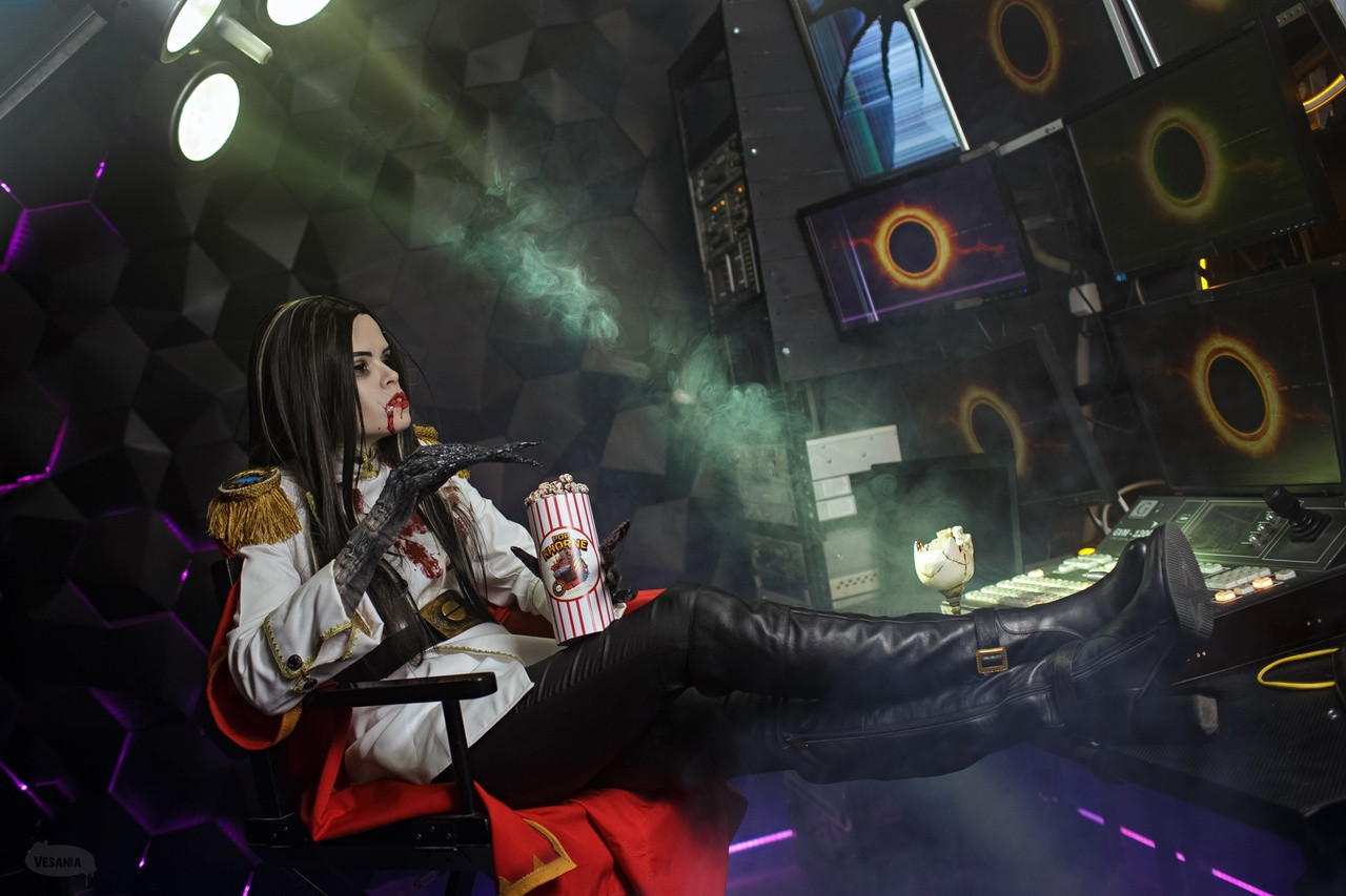 Косплеер показала яростного капитана Лотару Саррин из Warhammer 40K - изображение обложка