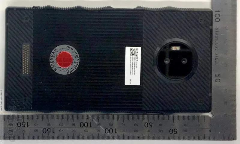 «Голографический смартфон» RED Hydrogen One прошёл сертификацию - фото 2