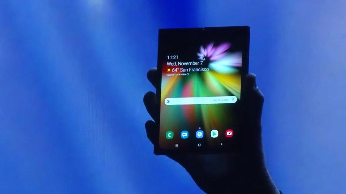 Samsung показала свой прототип смартфона с гибким экраном - фото 1