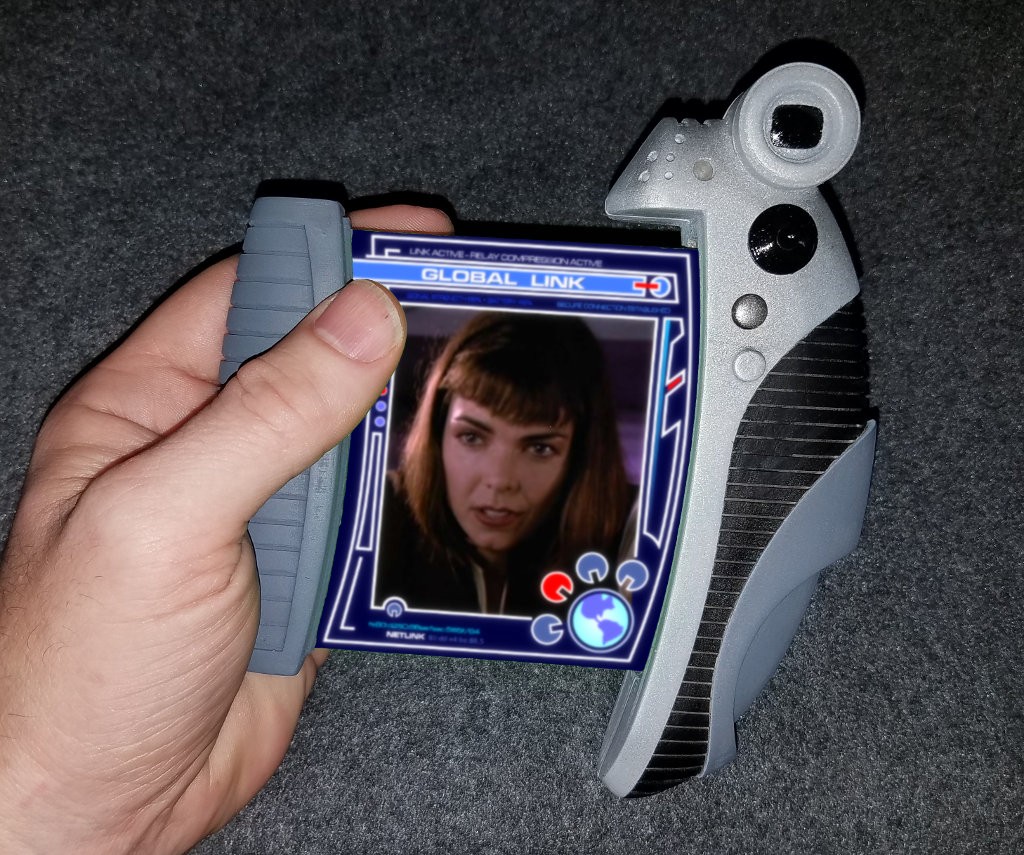 Samsung запатентовала смартфон с растягивающимся дисплеем - изображение обложка